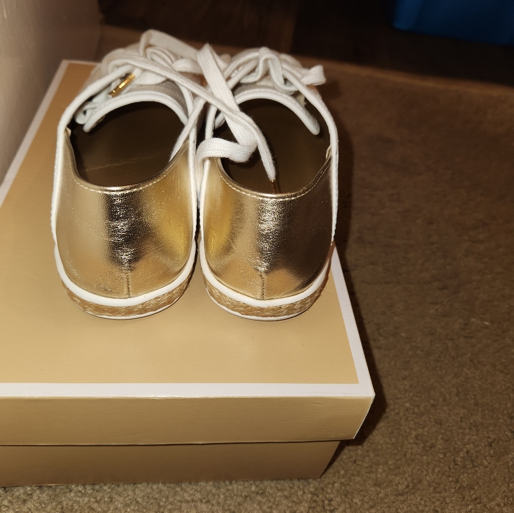 Like new MK shoes - Picture 4 of 6